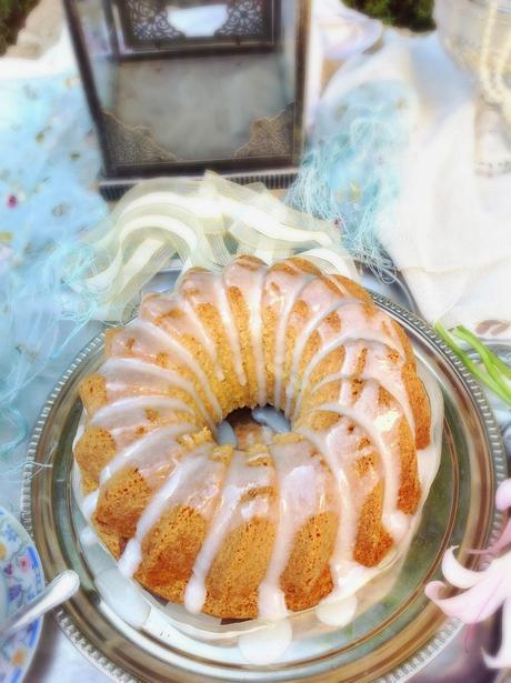 BUNDT CAKE DE BUTTERMILK CON GLASEADO DE YOGUR