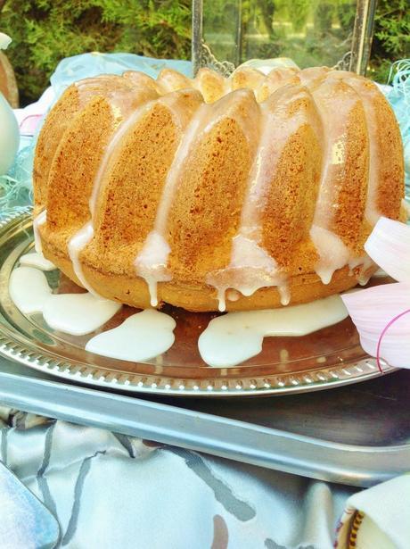 BUNDT CAKE DE BUTTERMILK CON GLASEADO DE YOGUR