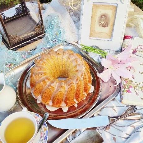 BUNDT CAKE DE BUTTERMILK CON GLASEADO DE YOGUR