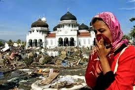 Niña se reencuentra con su familia 10 años despúes del tsunami en Indonesia