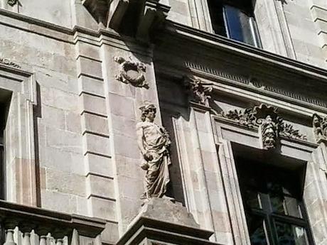 HERMES, EN LAS RAMBLAS DE BARCELONA...MUCHAS GRACIAS ESTIMADO MIQUEL, DEL ESTUPENDO BLOG, TOT BARCELONA...!!!!...11-08-2014...!!!