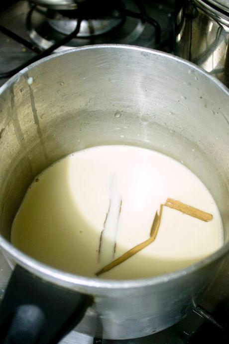 Chocolate Caliente con Canela y Crema