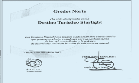 Mirando hacia arriba por la noche. Estrellas y más