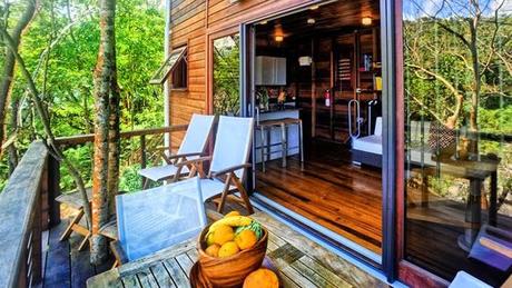 Cabana de Madera Rustica en Dominica  /   Rustic Wood Cottage in Dominica