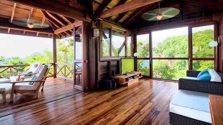 Cabana de Madera Rustica en Dominica  /   Rustic Wood Cottage in Dominica