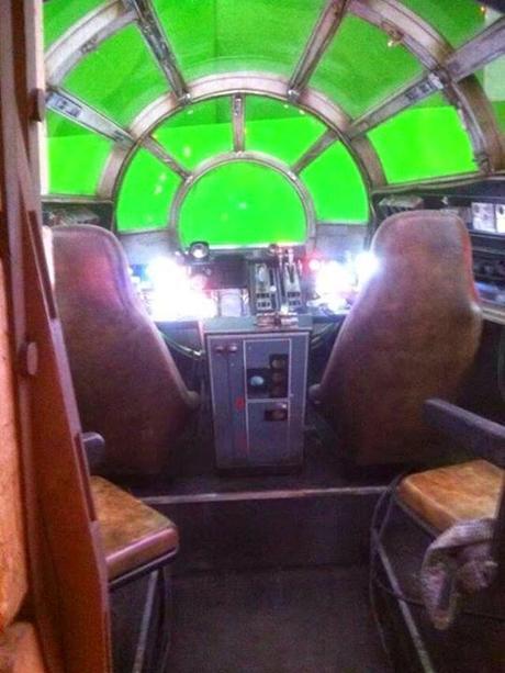 Se Filtran Imágenes De Millennium Falcon En El Set De Star Wars: Episode VII