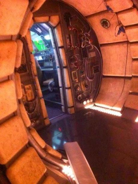 Se Filtran Imágenes De Millennium Falcon En El Set De Star Wars: Episode VII