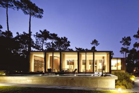 Casa Vanguardista en Aroreira  /  Minimal Style House in Aroreia