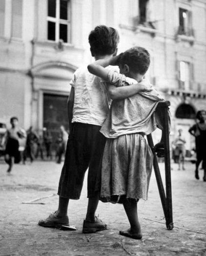 Wayne Miller - Children in Naples, 1944