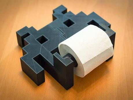 Ir al baño y que te de la bienvenida un marciano de Space Invaders... no tiene precio