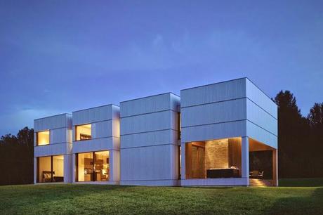 Moderna Casa en Ancram /  Modern House in Ancram