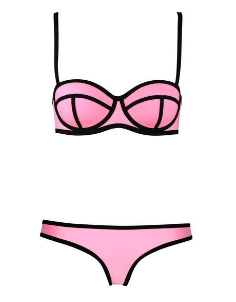 La moda de los bikinis TRiangl.- Clones de Moda