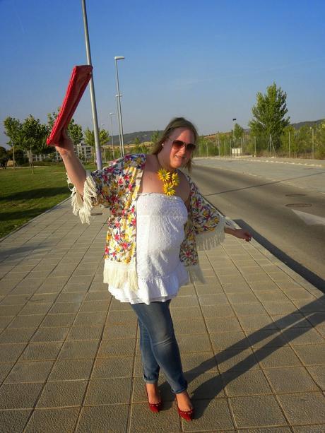 kimono, kimono flecos, kimono aliexpress, kimono zara en aliexpress, zara vs aliexpress, kimono flores zara, kimono flecos flores, los looks de mi armario, fashionblogger, kimono con jeans, http://www.loslooksdemiarmario.com/2014/07/outift-mi-tesoro-el-kimono-flecos-y.html