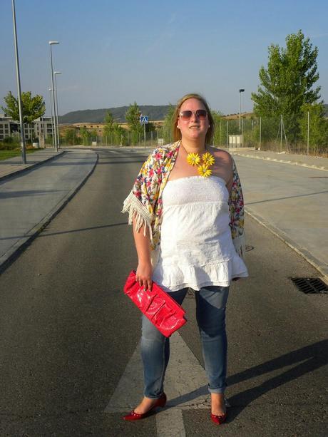 kimono, kimono flecos, kimono aliexpress, kimono zara en aliexpress, zara vs aliexpress, kimono flores zara, kimono flecos flores, los looks de mi armario, fashionblogger, kimono con jeans, http://www.loslooksdemiarmario.com/2014/07/outift-mi-tesoro-el-kimono-flecos-y.html