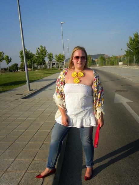 kimono, kimono flecos, kimono aliexpress, kimono zara en aliexpress, zara vs aliexpress, kimono flores zara, kimono flecos flores, los looks de mi armario, fashionblogger, kimono con jeans, http://www.loslooksdemiarmario.com/2014/07/outift-mi-tesoro-el-kimono-flecos-y.html