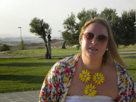 kimono, kimono flecos, kimono aliexpress, kimono zara en aliexpress, zara vs aliexpress, kimono flores zara, kimono flecos flores, los looks de mi armario, fashionblogger, kimono con jeans, http://www.loslooksdemiarmario.com/2014/07/outift-mi-tesoro-el-kimono-flecos-y.html