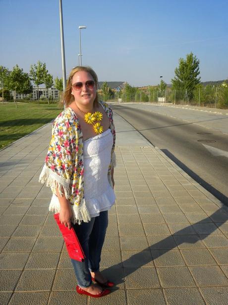 http://www.loslooksdemiarmario.com/2014/07/outift-mi-tesoro-el-kimono-flecos-y.html