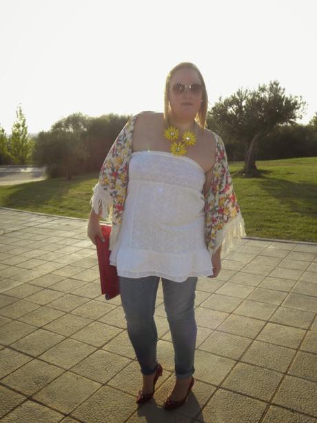 kimono, kimono flecos, kimono aliexpress, kimono zara en aliexpress, zara vs aliexpress, kimono flores zara, kimono flecos flores, los looks de mi armario, fashionblogger, kimono con jeans, http://www.loslooksdemiarmario.com/2014/07/outift-mi-tesoro-el-kimono-flecos-y.html