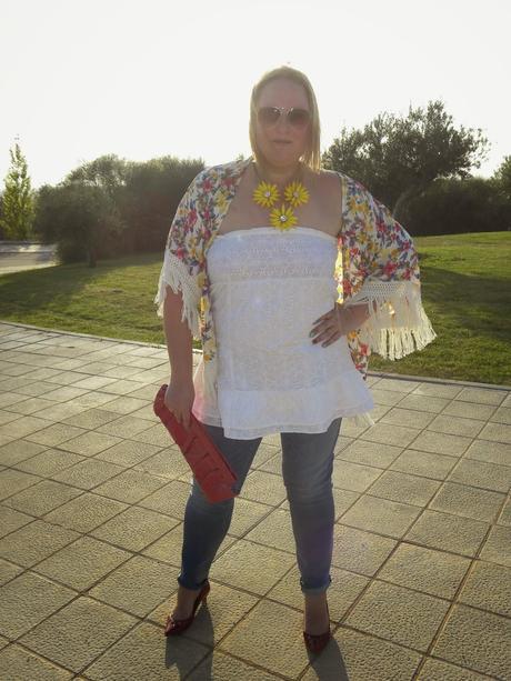 kimono, kimono flecos, kimono aliexpress, kimono zara en aliexpress, zara vs aliexpress, kimono flores zara, kimono flecos flores, los looks de mi armario, fashionblogger, kimono con jeans, http://www.loslooksdemiarmario.com/2014/07/outift-mi-tesoro-el-kimono-flecos-y.html