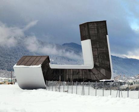 Nuevo Aeropuerto Edificio- Mestia, Georgia