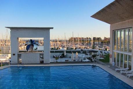 SUITES DE PUERTO SHERRY. ALOJAMIENTO Y DECORACIÓN EXQUISITOS CON VISTAS AL PUERTO DEPORTIVO