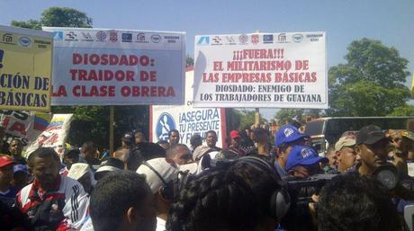 Fotos de hoy Trabajadores de SIDOR aclaran: No se ha firmado Contrato Colectivo, debe ser aprobado en Asamblea.
