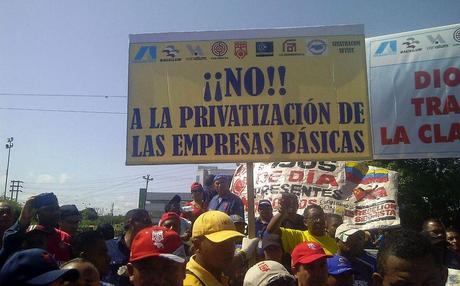 Fotos de hoy Trabajadores de SIDOR aclaran: No se ha firmado Contrato Colectivo, debe ser aprobado en Asamblea.