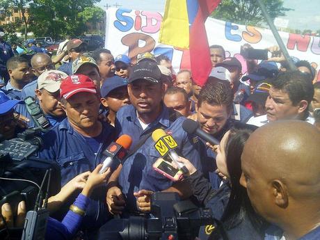 Fotos de hoy Trabajadores de SIDOR aclaran: No se ha firmado Contrato Colectivo, debe ser aprobado en Asamblea.