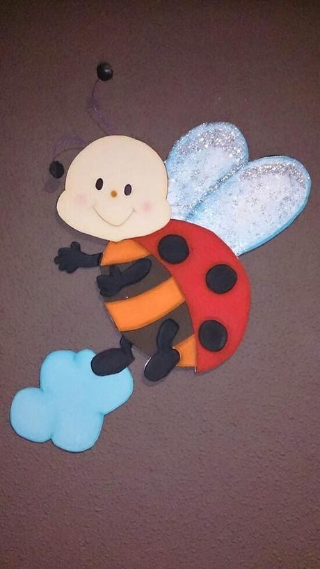 Decoración infantil y móvil de pared.