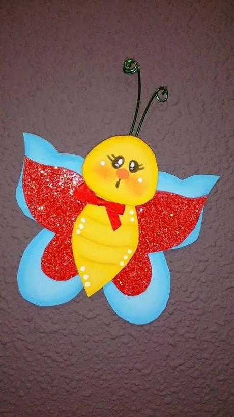 Decoración infantil y móvil de pared.