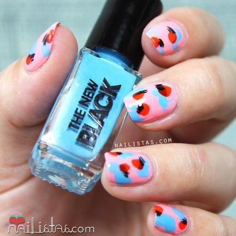 Uñas decoradas con estampado abstracto