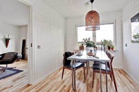 UN CÁLIDO APARTAMENTO EN GRIS Y MADERA