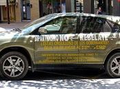 Indignado coche lujo