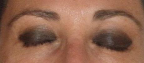 look ahumado, ahumado, maquillaje ahumado, eyeliner, lapiz negro, sombra negra, sombra café, labial nudé, labial rosa, correctores, maquillaje, makeup