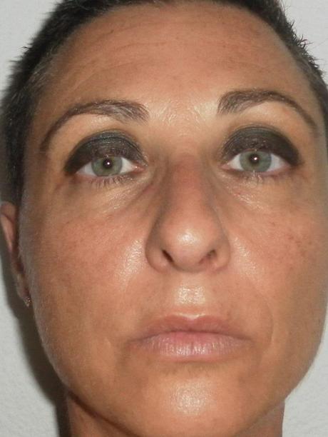 look ahumado, ahumado, maquillaje ahumado, eyeliner, lapiz negro, sombra negra, sombra café, labial nudé, labial rosa, correctores, maquillaje, makeup