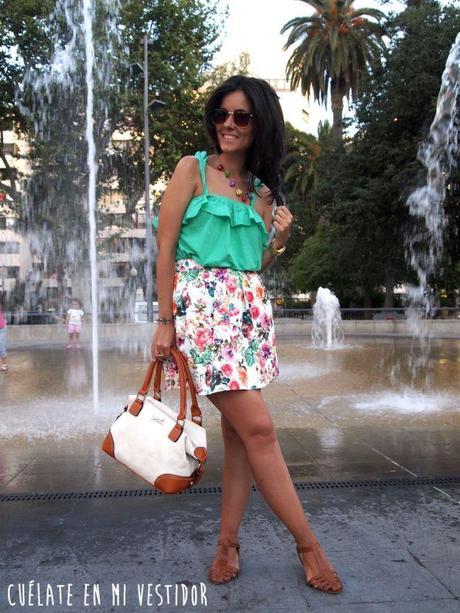 OUTFIT DEL DÍA FALDA DE FLORES LRG Magazine - Look Falda de Flores