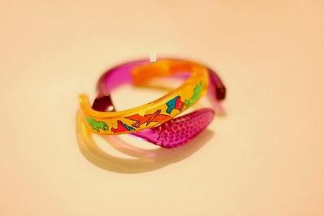 Pulseras hechas con cepillos de dientes