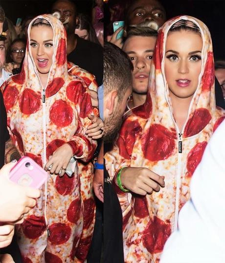 Katy Perry vestida de pizza pepperoni