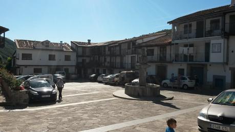 Plaza Mayor, presidida por la Fuente de la Picota