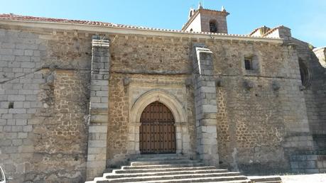 La Iglesia dela Asunción está situada en lo alto de la colina, al igual que el Castillo de San Vicente