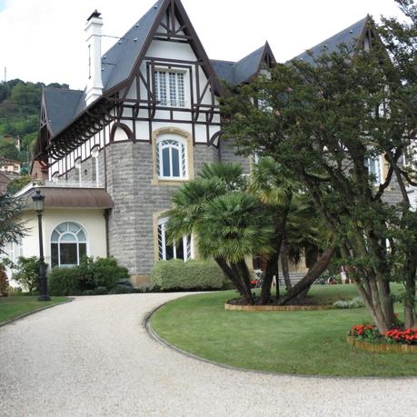 Happiness Everywhere goes to Donostia