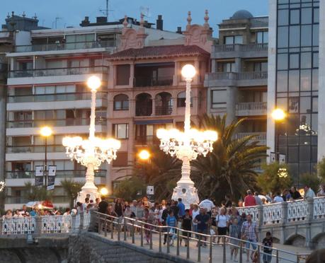 Happiness Everywhere goes to Donostia