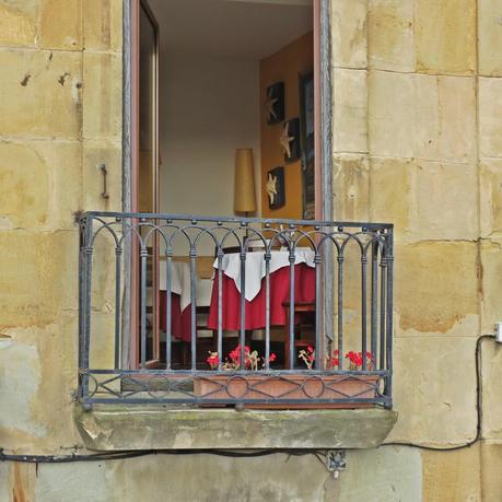 Happiness Everywhere goes to Donostia