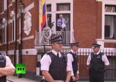 assange-ecuador-embassy-balcony