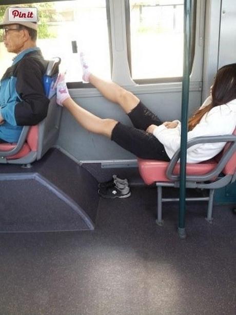 Coreanos incívicos coreano9