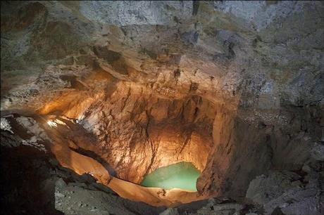 la cueva más profunda del mundo en absajia