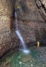 la cueva más profunda del mundo en absajia