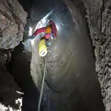 la cueva más profunda del mundo en absajia