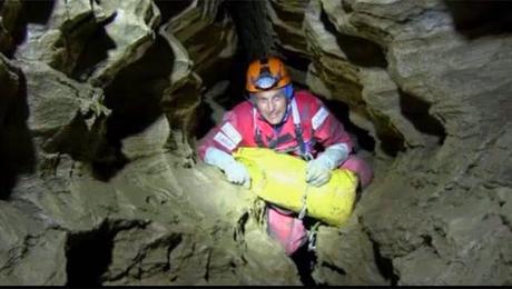 la cueva más profunda del mundo en absajia