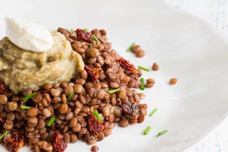 LENTEJAS CON BERENJENAS ASADAS Y TOMATES SECOS LENTEJAS CON BERENJENAS ASADAS Y TOMATES SECOS